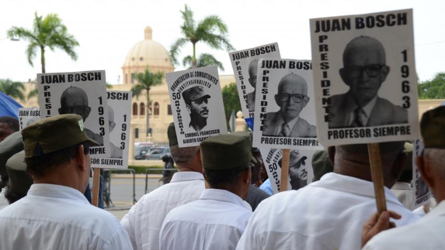 Combatientes constitucionalistas vuelven a reclamar pensiones frente al Palacio