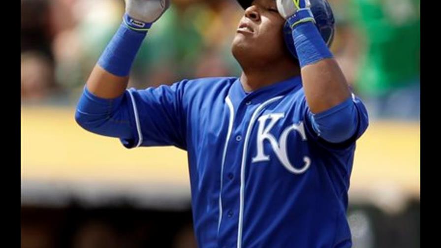 El hit 500 lleva a Salvador Pérez a un círculo exclusivo de bateadores