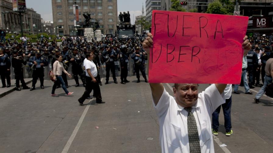 Pese a taxistas molestos, Uber seguiría operando en México