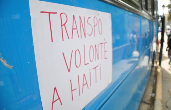 Cientos de haitianos acudieron este lunes al mercado de Dajabón