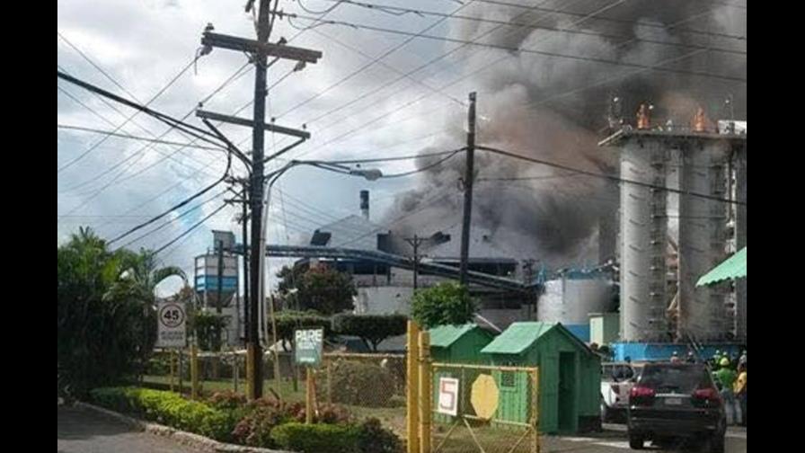 Sofocan incendio en almacén del Central Romana
