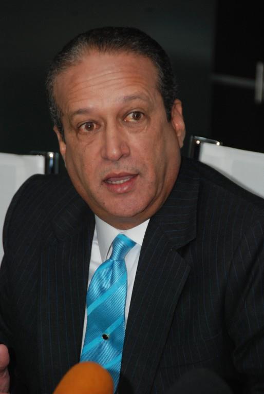 Reinaldo Pared Pérez afirma que se debe fortalecer la municipalidad