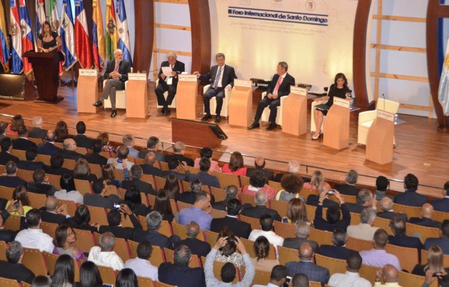 Expresidentes llaman a replantear modelo económico en América Latina