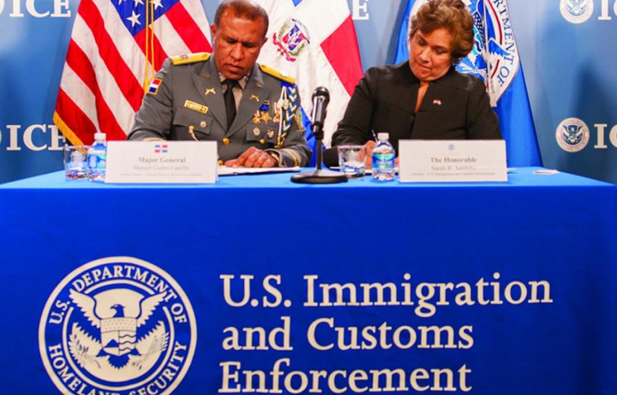 Policía Nacional y la ICE firman acuerdo para intercambiar información sobre dominicanos deportados