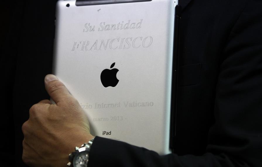 Esperan recaudar 40.000 dólares por un iPad del papa Francisco en una subasta