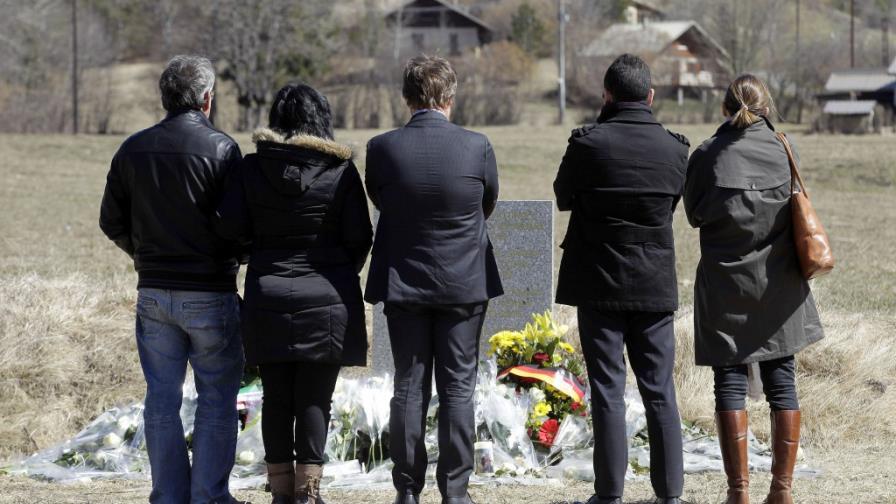 El padre de copiloto de avión siniestrado está completamente hundido