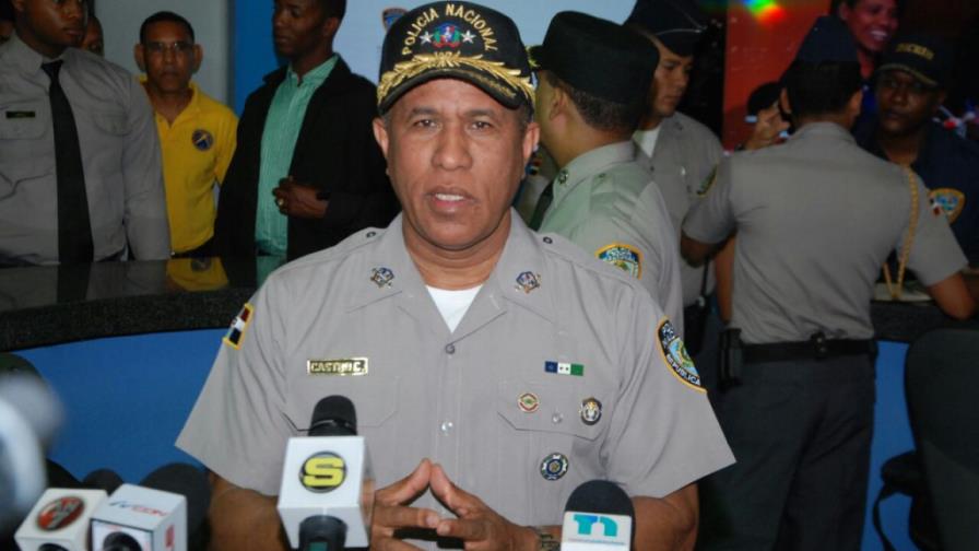 Castro Castillo, el ascenso de 6507 agentes es un estímulo a la Policía