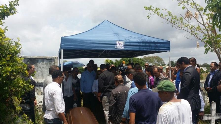 Sepultan los restos de J. Eduardo Martínez Sepultan los restos de J. Eduardo Martínez