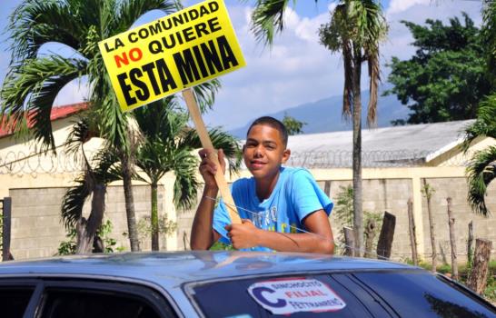 Comunitarios exigen cierre mina en sección Jacagua
