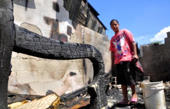 Familias perdieron viviendas reclaman ayuda del Gobierno Central