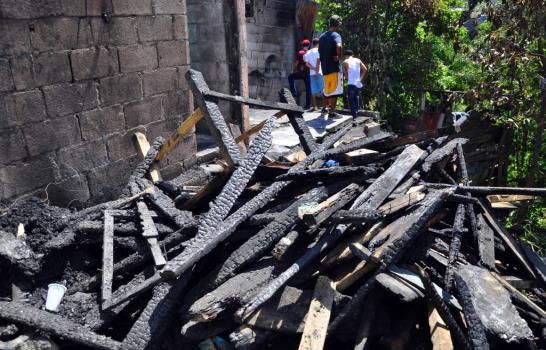 Familias perdieron viviendas reclaman ayuda del Gobierno Central