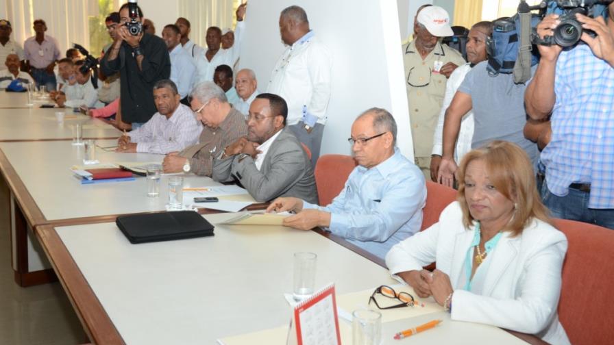 Convocan empleadores y sindicatos a discutir aumento salarial Convocan empleadores y sindicatos a discutir aumento salarial