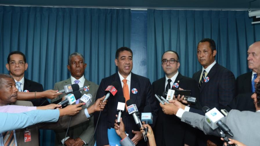 Senadores proponen reunión entre Leonel y Danilo