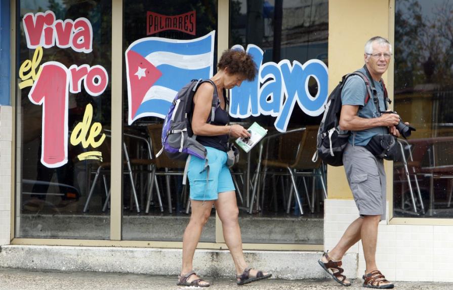 Cuba y Reino Unido firman acuerdos por 400 millones dólares en foro empresarial