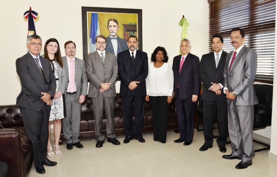Tribunal Superior Electoral recibe visita de delegación de su par en Brasil