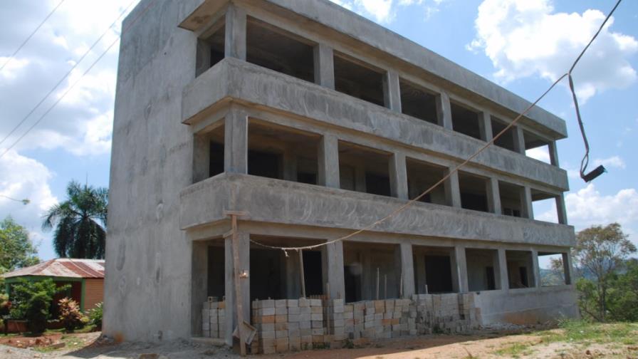 Se quejan por paro construcción escuela