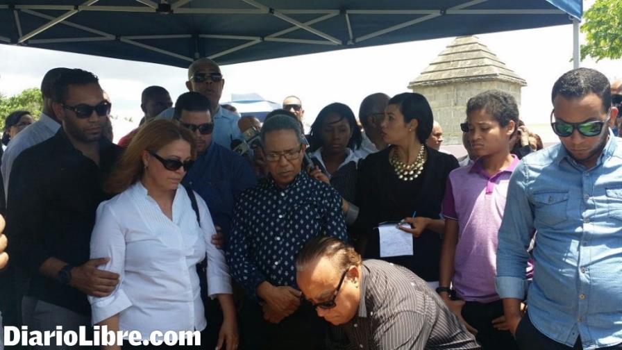 Sepultan los restos de J. Eduardo Martínez