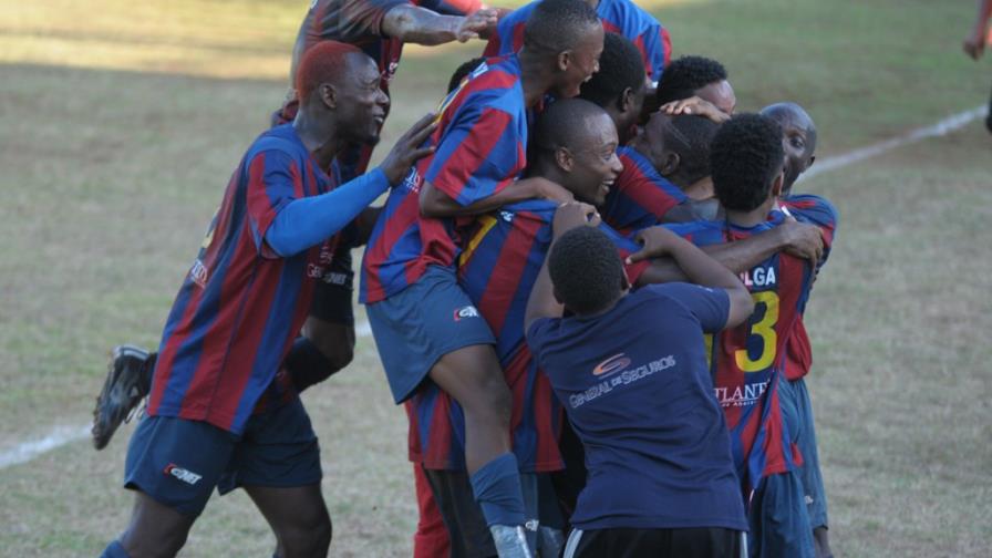 El Barcelona mantiene la cima tras una pletórica jornada de goles El Barcelona mantiene la cima tras una pletórica jornada de goles