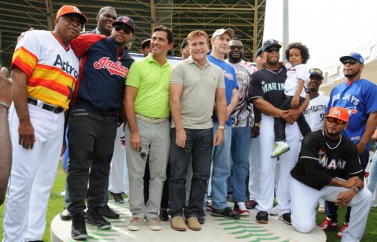 Embajada EE.UU. inaugura 1er campamento Jackie Robinson de béisbol en San Pedro de Macorís