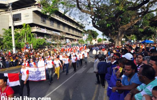 Danilo Medina encabeza desfile en Santiago