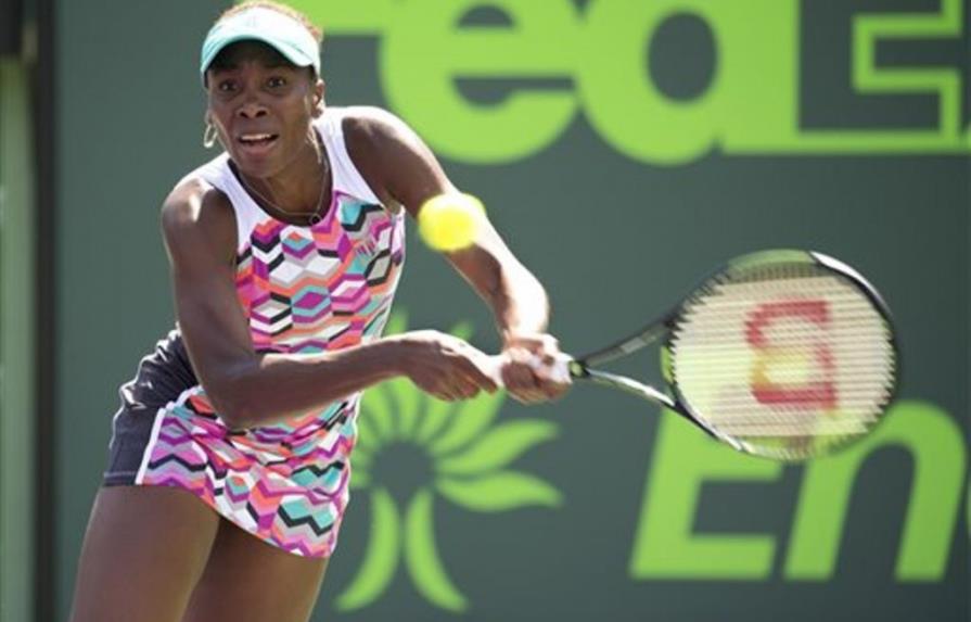 Venus Williams sorprende a Wozniacki y va a cuartos en Abierto de Tenis Miami
